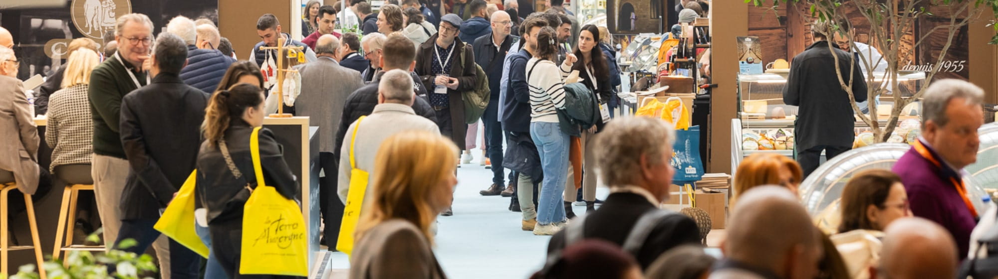 Des visiteurs sur le salon